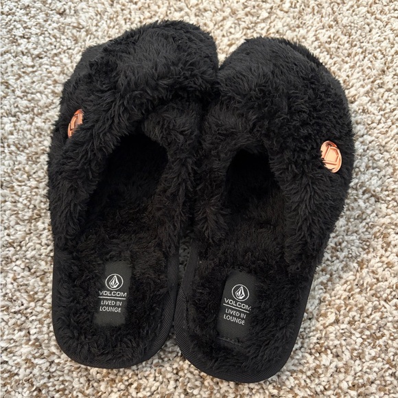 Like New Women’s Black Volcom Slippers Size 8 - Picture 3 of 4